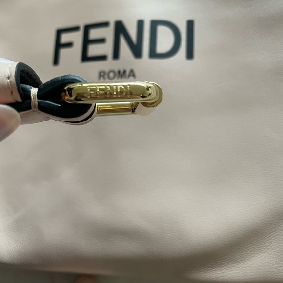 Authentic Fendi Sacchetto bag, light pink drawstring bag, like new (used once) - Picture 4 of 10